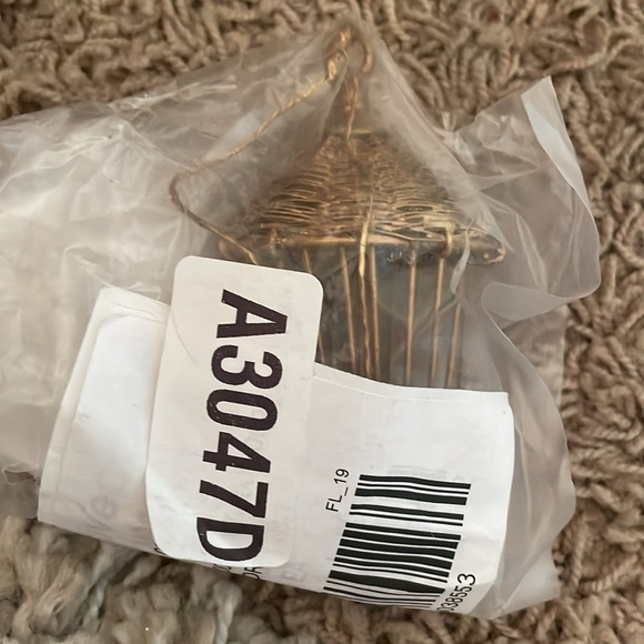 Anthro Living Home Holiday Acorn Wire Ornament New Gold Tone Iron Anthropologie - Picture 3 of 4